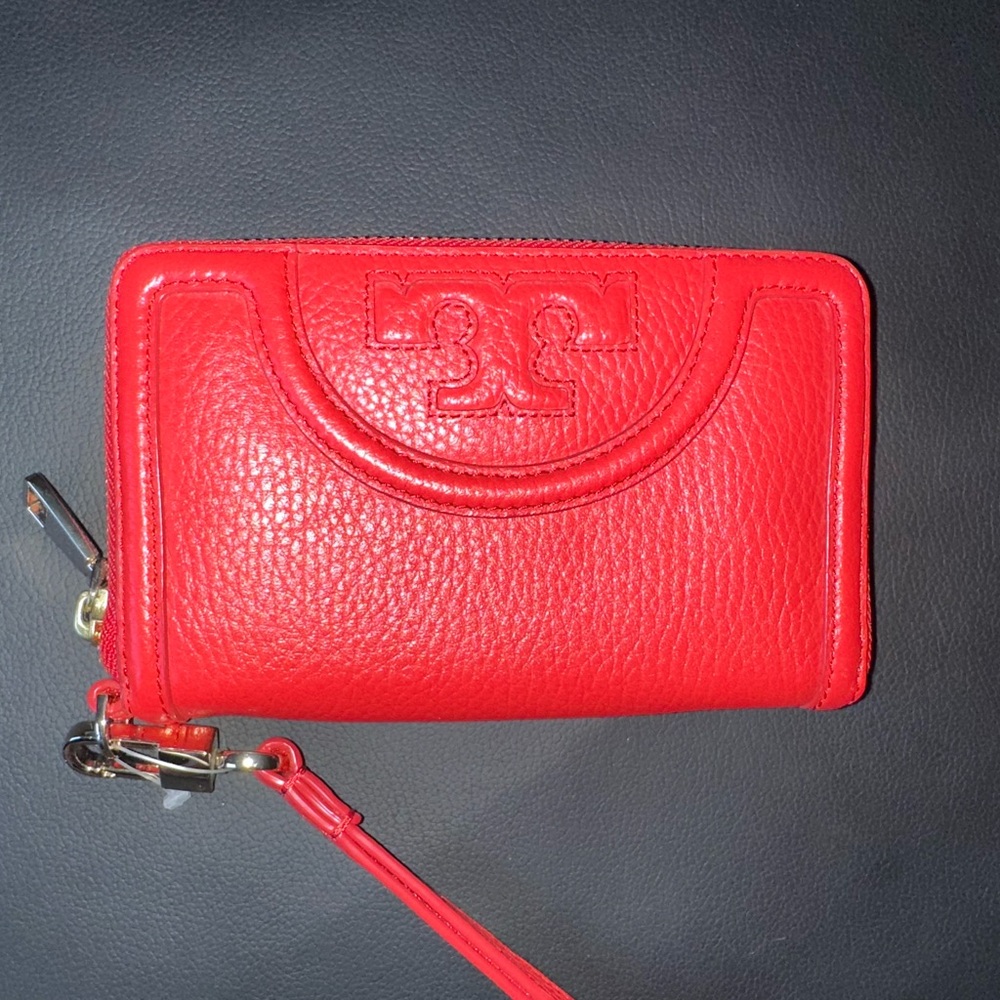 NWT. Tory Burch Wristlet/Wallet
